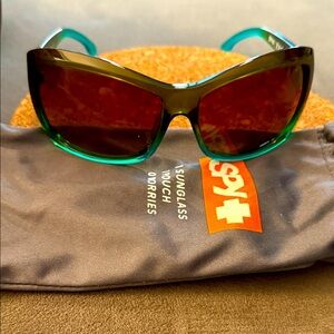 SPY FARRAH Sunglasses with Green and Red Lenses
